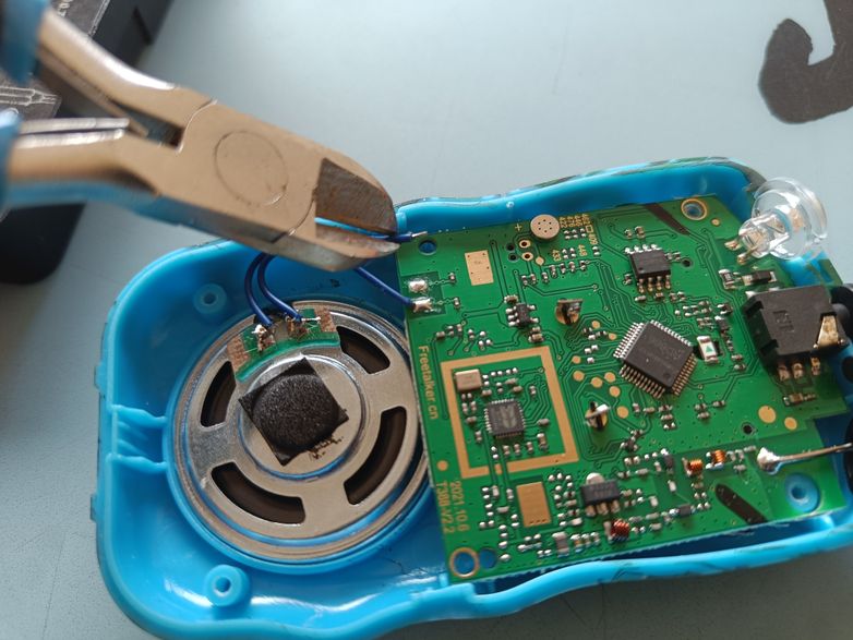Lose speaker wire inside the walkie-talkie